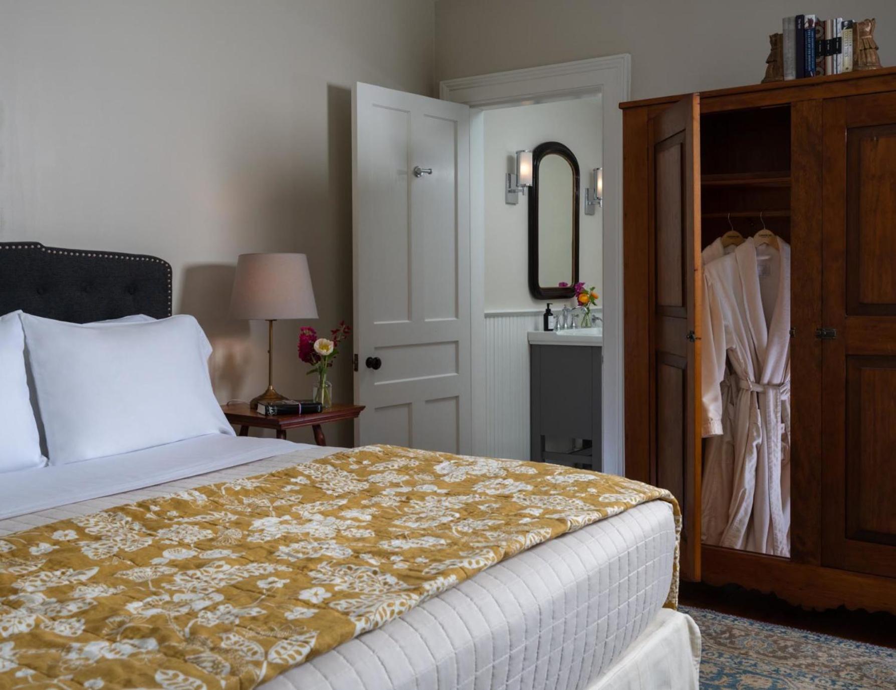 Landmark Bed and breakfast 4*